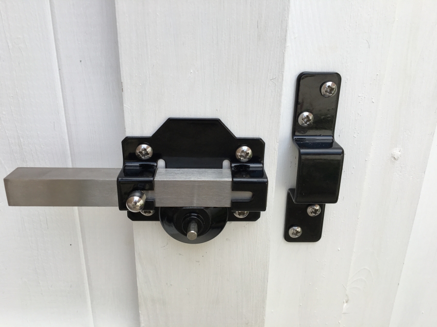 Door latch